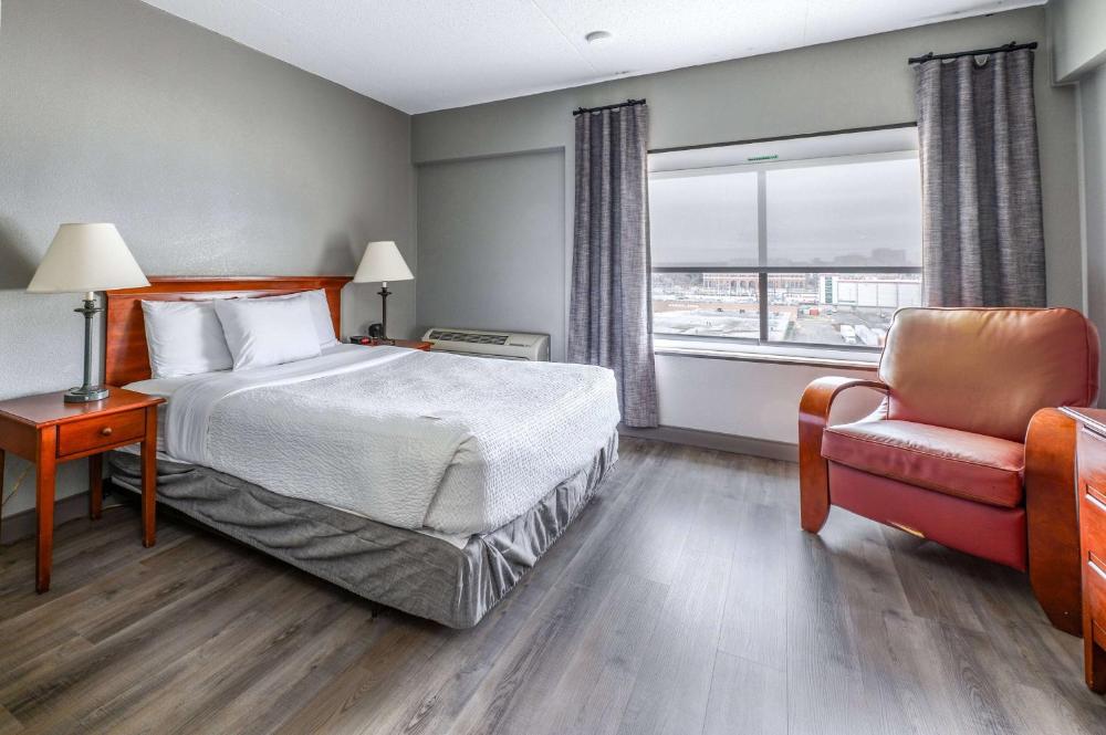 Queen Room with Limited View - Non-Smoking interior